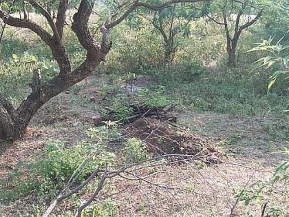 Due to lack of cemeteries in hundreds of villages in Amravati district, cremation takes place near rivers and streams | अमरावती जिल्ह्यातील शंभरावर गावांत स्मशानभूमीअभावी  नदी-नाल्यांकाठी होतात अंत्यसंस्कार