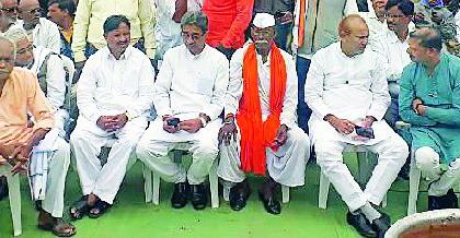 'Picnic' to lead development of Zilla Parishad | जिल्हा परिषदेतील महाविकास आघाडी ‘पिकनिक’ला 'Picnic' to lead development of Zilla Parishad | जिल्हा परिषदेतील महाविकास आघाडी ‘पिकनिक’ला