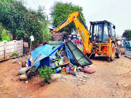 Shop Shade, Top Degree Panchavati: Encroachment Eradication Campaign; Hunt seized | दुकानाचे शेड, टपºया हटविल्या पंचवटी : अतिक्रमण निर्मूलन मोहीम; हातगाड्या जप्त