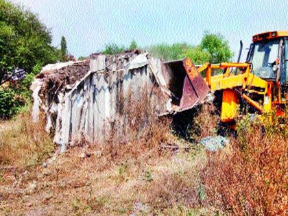 Action: Encroachment eradication campaign removed from unauthorized flag on Bitco to Jail Road. | कारवाई : बिटको ते जेलरोड मार्गावरील अनधिकृत ध्वज काढले अतिक्रमण निर्मूलन मोहीम