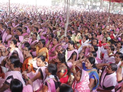 Holding of Anganwadi Sevaks | अंगणवाडी सेविकांचे धरणे