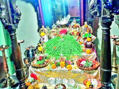 The Ganesh Festival is traditionally celebrated even today in Phadnis Wada in the city of Bhore | गणेशोत्सवाची ३०० वर्षांची परंपरा : भोर शहरातील फडणीस वाडा