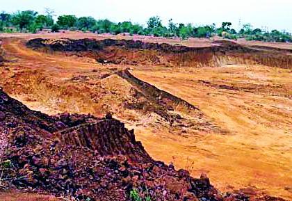 Due to murum mining, risk of Kosra distribution | मुरुम खननामुळे कोसरा वितरिकेला धोका