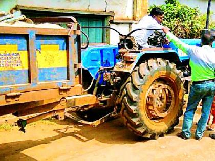 The tractor driver has taken the step while starting Panchnama | पंचनामा सुरू असताना ट्रॅक्टरचालकाने काढला पळ