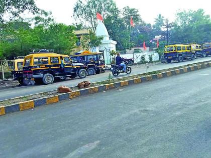 Even after the encroachment is cleared, the traffic lane remains intact! | अतिक्रमण हटविल्यावरही वाहतुकीची कोंडी कायम!