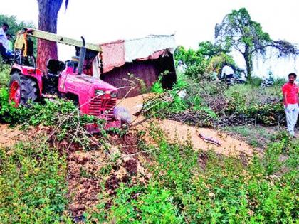 The Makka trolley on the road of Sakura road has come down | साकोरा रस्त्यावर मका ट्रॉली उलटली