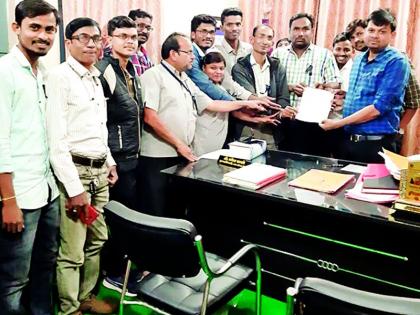 Threat to kill councilor clerk | नगरसेवकाची लिपिकाला जिवे मारण्याची धमकी Threat to kill councilor clerk | नगरसेवकाची लिपिकाला जिवे मारण्याची धमकी