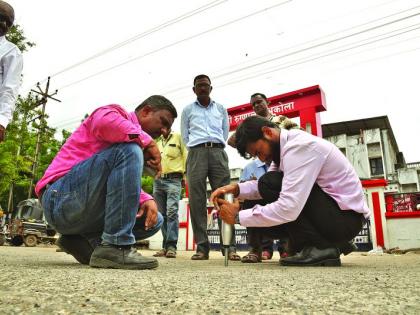 'VNIT' expert team examines concrete roads! | ‘व्हीएनआयटी’च्या तज्ज्ञ चमूने केली काँक्रिट रस्त्यांची तपासणी!