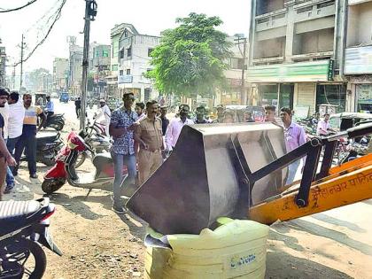 Municipal Corporation action on the main road encroachment | मुख्य रस्त्यालगतच्या अतिक्रमणावर मनपाकडून कारवाईचा सपाटा