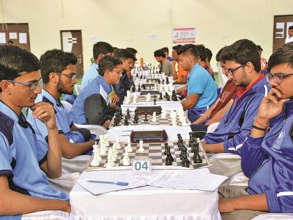 Chess Contest; University of Ujjain blown away! | आंतरविद्यापीठ बुद्धिबळ स्पर्धा ; पुणे विद्यापीठाने उडविला उज्जैनचा धुव्वा!