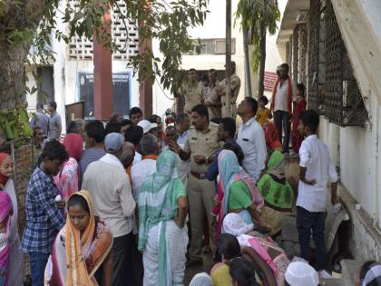 Refuse to raise bodies without the arrest of women accused in Jalgaon | जळगावात महिला आरोपींच्या अटकेशिवाय मृतदेह उचलण्यास नकार