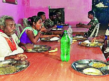 Help for those affected by Naxal closure | नक्षल बंदमुळे अडकलेल्यांना मदत Help for those affected by Naxal closure | नक्षल बंदमुळे अडकलेल्यांना मदत