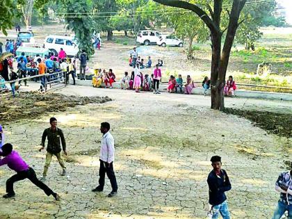 A crowd of tourists gathered in Navegaon Bandh | पर्यटकांच्या गर्दीने फुलले नवेगावबांध