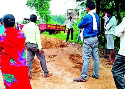 Tractor left without taking action | कारवाई न करताच सोडले ट्रॅक्टर