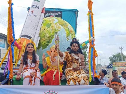  Enjoy Ganeshotsav everywhere: Ganesh idol was established in public houses | सर्वत्र गणेशोत्सवाचा आनंद : सार्वजनिक मंडळांसह घरोघरी झाली गणेश मूर्तीची स्थापना