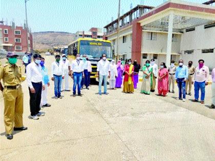 293 laborers left Igatpuri for the village | इगतपुरीतून २९३ मजूर गावाकडे रवाना