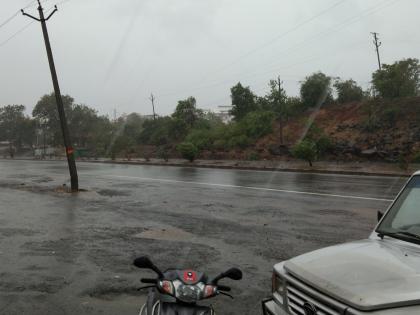 Tehsildar inspects cyclone background | तहसीलदारांकडून चक्रीवादळाच्या पार्श्वभूमीवर पाहणी