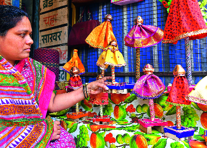 Gold and silver are cheap in marriage | लग्नसराईत सोने-चांदी स्वस्त Gold and silver are cheap in marriage | लग्नसराईत सोने-चांदी स्वस्त