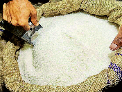 Selling sugar at a lower rate than guaranteed | हमीभावापेक्षा कमी दराने साखर विक्री