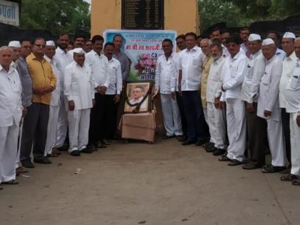 The one-point resolution for the statue of Sharad Joshi | शरद जोशी यांचा पुतळा बसविण्याचा एकमुखी ठराव