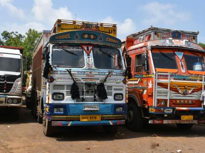 Illegal sand transport: The seizure of these vehicles | अवैधरित्या वाळू वाहतूक करणा:या वाहनांची धरपकड