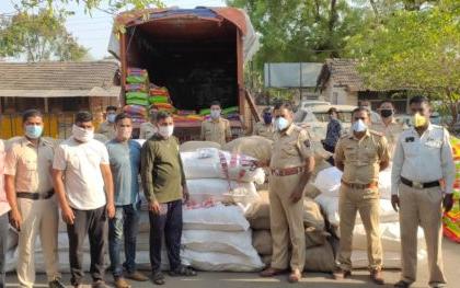 55 lakh worth of tobacco products seized | ५५ लाखांचा तंबाखूजन्य पदार्थांचा मुद्देमाल जप्त 55 lakh worth of tobacco products seized | ५५ लाखांचा तंबाखूजन्य पदार्थांचा मुद्देमाल जप्त