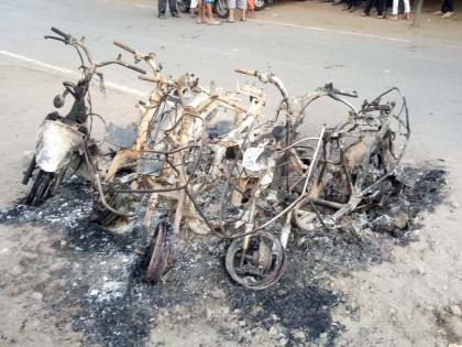 Five bikes burned by the infidels in Nandurbar | नंदुरबारात अज्ञातांनी जाळल्या पाच दुचाकी