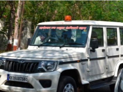 Tehsildar's holiday agitation by traveling in a government vehicle | शासकीय वाहनाने प्रवास करुन तहसीलदारांचे रजा आंदोलन