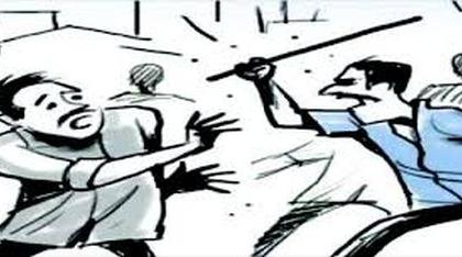 Husband and wife beaten for not cutting | कटींग न केल्याने पती-पत्नीस मारहाण Husband and wife beaten for not cutting | कटींग न केल्याने पती-पत्नीस मारहाण