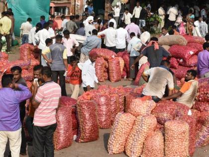 Onion is 7,000 bucks per quintal | कांद्याची प्रति क्विंटल सात हजारी भरारी