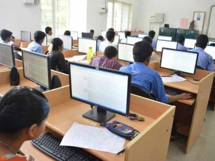 Online Examination of Students on the Moon | चांदवडला विद्यार्थ्यांची आॅनलाइन परीक्षा