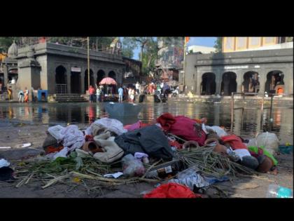  Empire of the garbage at Godaghat after the Chatpooja | छटपुजेनंतर गोदाघाटावर कचऱ्याचे साम्राज्य