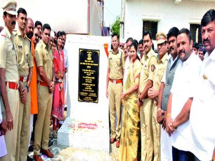 Waiting for the police station building is over. Sheetal Sangale: Increase people participation in social work | पोलीस ठाण्याच्या इमारतीची प्रतीक्षा संपली शीतल सांगळे : समाजोपयोगी कामात लोकसहभाग वाढवा