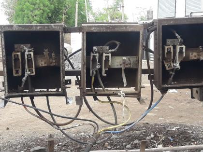 Transformer in Mahindal got fatal | महिंदळे येथील ट्रान्सफार्मर झाले जीवघेणे