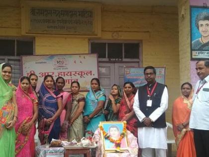 Mothers rallying tears in tears in Dhangaon | धरणगावात मातृसन्मान सोहळ्यात मोलमजुरी करणाऱ्या मातांना अश्रू झाले अनावर