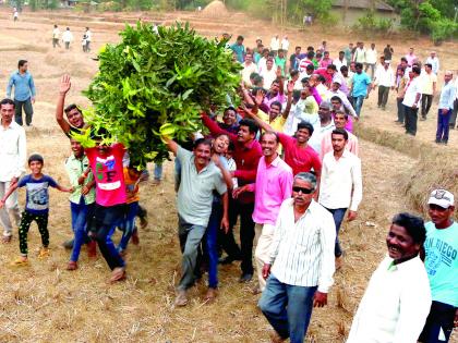 Sindhudurg: Holikotsav, Khele, Shabay, Gomoontya, Tamasha and Gawarhati in Konkan, fifteen days shake | सिंधुदुर्ग : कोकणात होलिकोत्सव, खेळे, शबय, गोमूनृत्य, तमाशा आणि गावरहाटी, पंधरा दिवस धूम