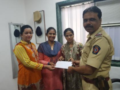 Thane: Following the follow-up of the Naupada police, the payment was made to the wages of women employees | ठाणे: नौपाडा पोलिसांच्या पाठपुराव्यामुळे महिला कर्मचा-यांच्या वेतनाची रक्कम मिळाली परत