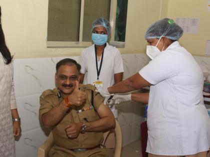 Police in Thane start vaccinating on corona | ठाण्यात पोलिसांना कोरोनावरील लसीकरण सुरू