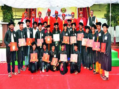 Vyandanan: Vaishnandan in the society. N. Graduation ceremony in Nike Institute | कर्तृत्वाने समाजात स्थान मिळवा वायुनंदन : व्ही. एन. नाईक संस्थेत पदवीप्रदान सोहळा