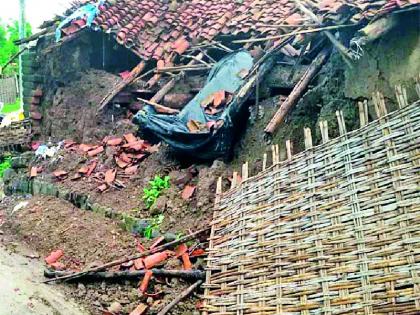  The house collapsed due to heavy rains | अतिवृष्टीमुळे धोंडगावात घर कोसळले