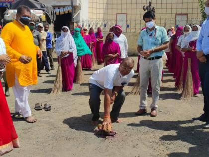 Special pre-monsoon cleaning campaign in Yeola | येवल्यात पावसाळापूर्व विशेष स्वच्छता मोहीम