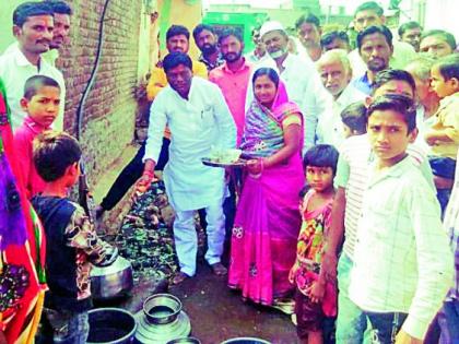 Water supply from thirsty fields | तहानग्रस्त ढाणकीला शेतातून पाणीपुरवठा
