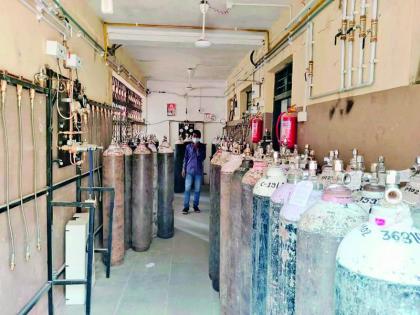 कोविड रुग्णालयात दिवसाला हजार ऑक्सिजन सिलिंडर