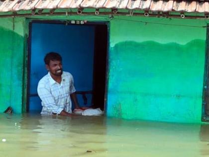 Sir, the flood washed away everything but no help | साहेब, पुरात सर्वस्व वाहून गेले पण मदत नाही