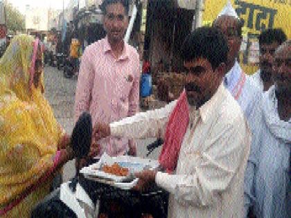 Heavy kilogram of jaggery sent from Majalgaon to the weather department | माजलगावातून हवामान खात्याला पाठविला अर्धा किलो गूळ