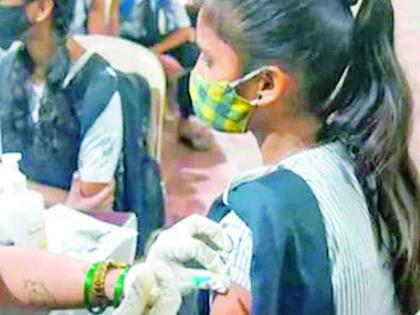 The test came in the mouth, but the vaccination was half over | परीक्षा आली तोंडावर, तरी लसीकरण अर्ध्यावर