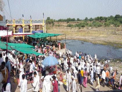 Shree Shrikhetra Rakshasabhuvana Shani Amavasya celebrated crowd | श्रीक्षेत्र राक्षसभुवनला शनि अमावास्येनिमित्त गर्दी