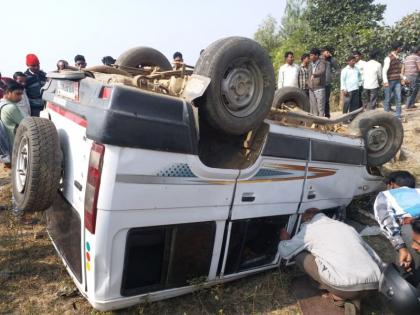 Gondia accident; 1 student killed, 8 injured | गोंदिया जिल्ह्यात विद्यार्थ्यांच्या गाडीचा अपघात; १ विद्यार्थिनी ठार, ८ जखमी