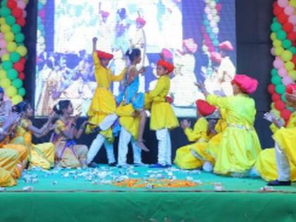 Maratha Vidyalaya Rangla 2 child artist dance | मराठे विद्यालयात रंगला ७०० बालकलाकारांचा नृत्यविष्कार Maratha Vidyalaya Rangla 2 child artist dance | मराठे विद्यालयात रंगला ७०० बालकलाकारांचा नृत्यविष्कार