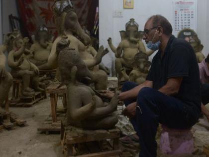 Disruption to the idol business ; Confusion among sculptors | विघ्नहर्त्याच्या मूर्ती व्यवसायावर विघ्न; मूर्तीकारांमध्ये संभ्रम